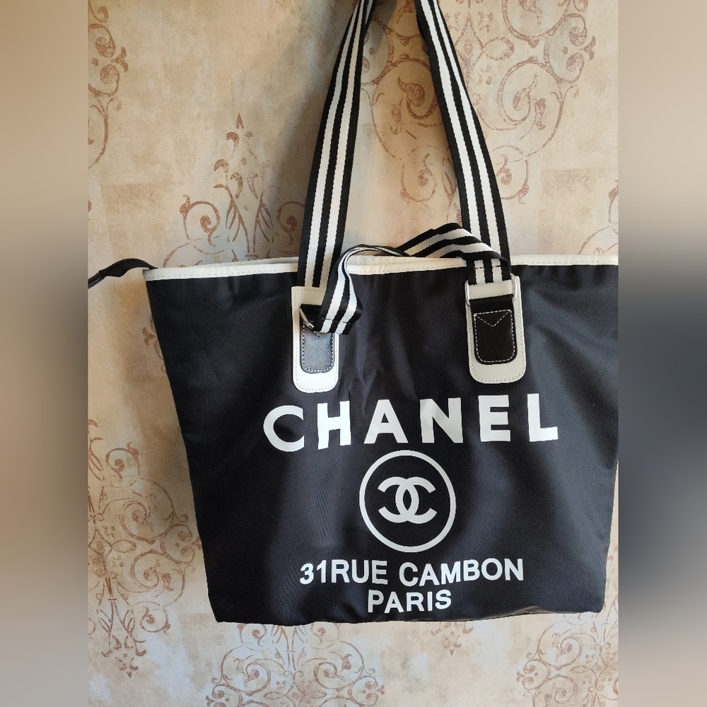CHANEL 31 Rue Cambon Paris Gift Promotion Tote Black White Nylon Zip Top NIP - Picture 11 of 12